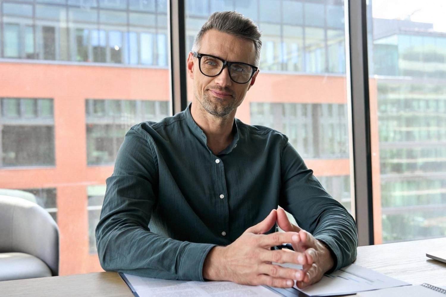 HR manager conducting a candidate interview in a modern UAE office